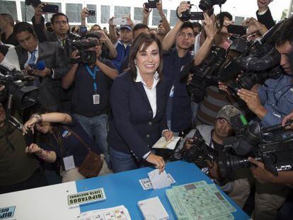 Sandra Torres votando domingo, na Guatemala.