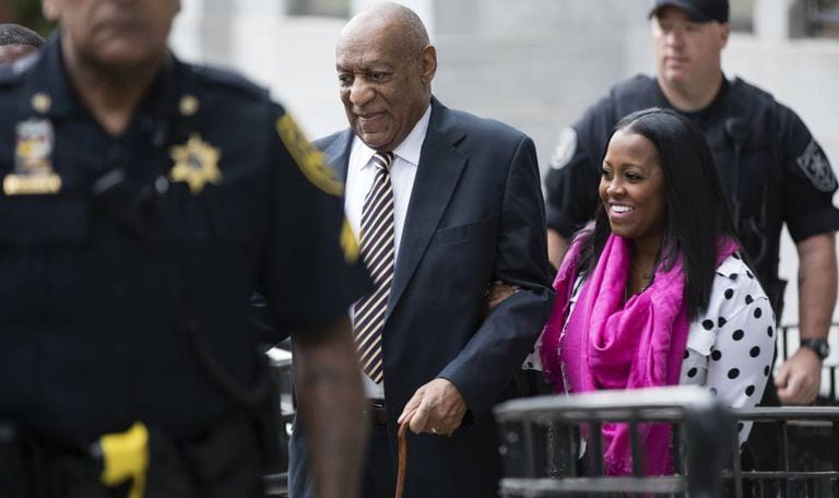 Bill Cosby, acompanhado da atriz Keshia Knight de 'A hora de Bill Cosby'