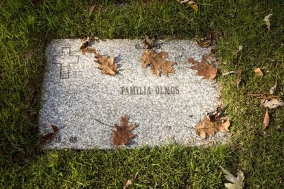 A lápide que supostamente guarda os restos mortais de Jorge Videla.