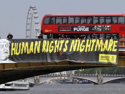 Protesto contra Trump feito pela Anistia Internacional em Londres. 