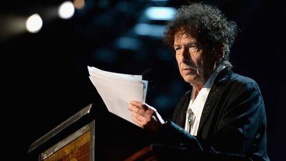 O cantor e compositor Bob Dylan em uma cerimônia da organização MusiCares em sua homenagem em Los Angeles, em 2015.