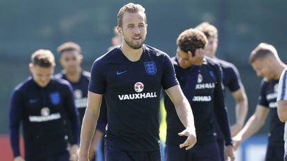 Artilheiro da Copa até aqui, Harry Kane treina para enfrentar os belgas.