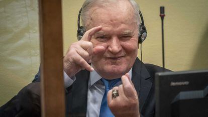 Ratko Mladic antes do anúncio da decisão da câmara de apelações no Mecanismo para os Tribunais Penais Internacionais em Haia, Holanda, nesta terça-feira.