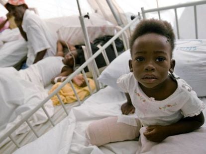 Um menino amputado em seu leito no hospital de Jacmel, no Haiti. Ele é uma das muitas vítimas do terremoto que devastou o Haiti em 12 de janeiro de 2010.