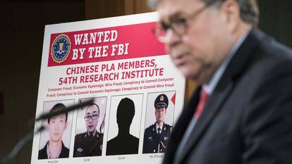 O secretário da Justiça dos EUA, William Barr, dá uma coletiva de imprensa no Departamento de Justiça para anunciar a acusação contra quatro membros do exército chinês por hackear o Equifax.