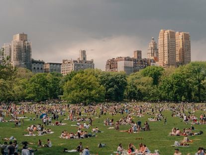 O Central Park, cheio de gente aproveitando o final de semana no último dia 15 de maio.