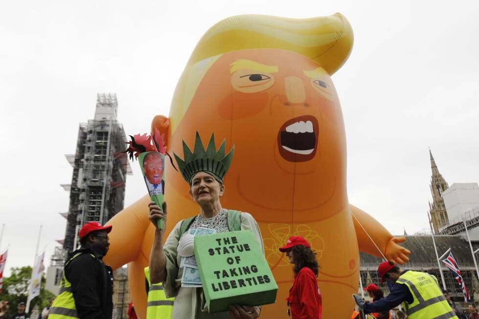 Um balão que é uma caricatura de Donald Trump faz parte da manifestação desta terça-feira em Londres contra o presidente dos Estados Unidos.