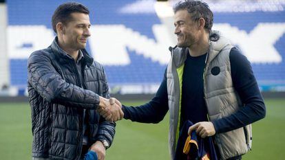 Galca e Luis Enrique selam a paz entre os rivais.