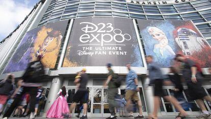 O centro de convenções de Anaheim durante a convenção D23. Em vídeo, uma prévia do Disney+.