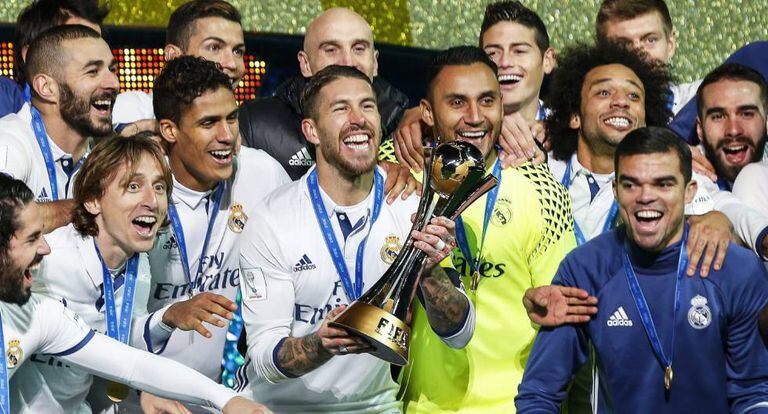 Os jogadores do Real comemorando o Mundial de Clubes.