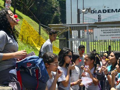 Estudantes ocuparam escolas de SP contra reorganização em 2015