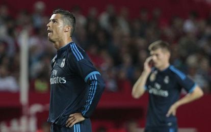 Cristiano lamenta-se na derrota para o Sevilla.