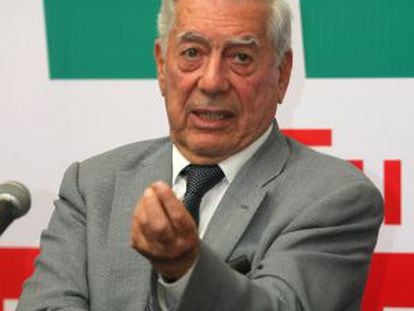 Vargas Llosa, nesta quinta-feira em Santa Cruz, Bolívia.
