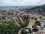 Imagem aérea de um deslizamento de terra na região oeste de Belo Horizonte.