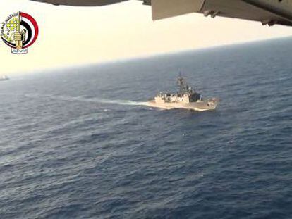 Um porta-voz assegura que também foram encontrados pertences dos passageiros, a cerca de 300 quilômetros da costa de Alexandria