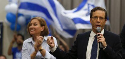 Isaac Herzog e Tzipi Livni na terça-feira durante um ato de campanha em Beersheba.