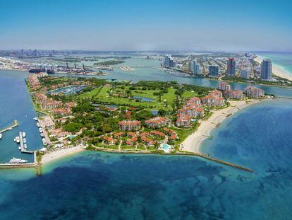 Fisher Island e Miami Beach (à direita).