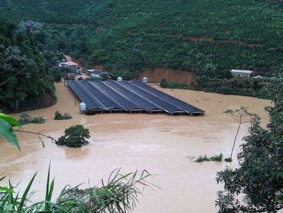 Granja avícola inundada em Santa Maria de Jetibá, no Espírito Santo.
