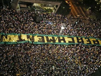 Manifestantes protestam na av. Paulista, em São Paulo.