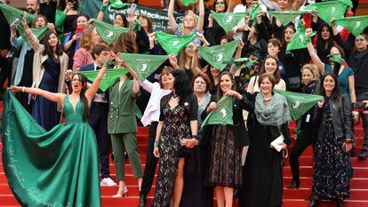 Protesto em Cannes de ativistas argentinas pela despenalização do aborto em seu país, no sábado passado.