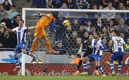Pepe cabeceia para o gol após cruzamento de Modric.