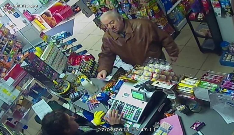Imagem de Sergei Skripal captada em uma loja em Salisbury, no dia 27 de fevereiro