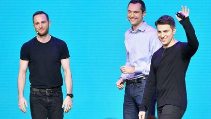 O chefe de produto do Airbnb, Joe Gebbia, com o diretor técnico Nathan Blecharczyk e o executivo-chefe Brian Chesky.