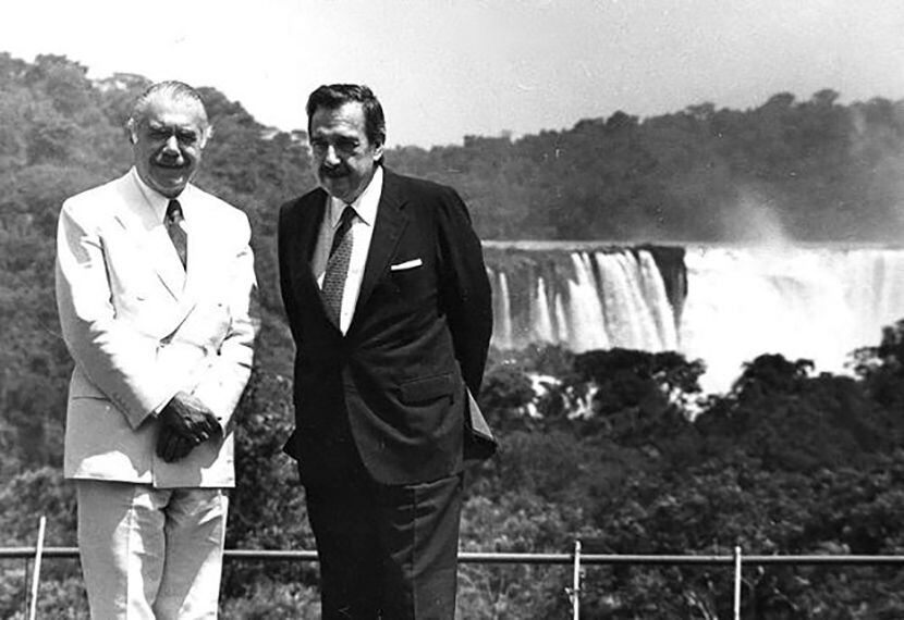 Presidentes José Sarney e Raúl Alfonsín, precursores da integração Brasil-Argentina. 