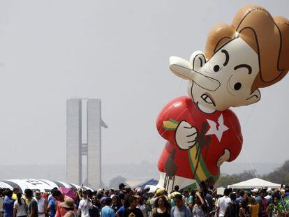 O boneco de Dilma na Esplanada dos Minist&eacute;rios, em Bras&iacute;lia.