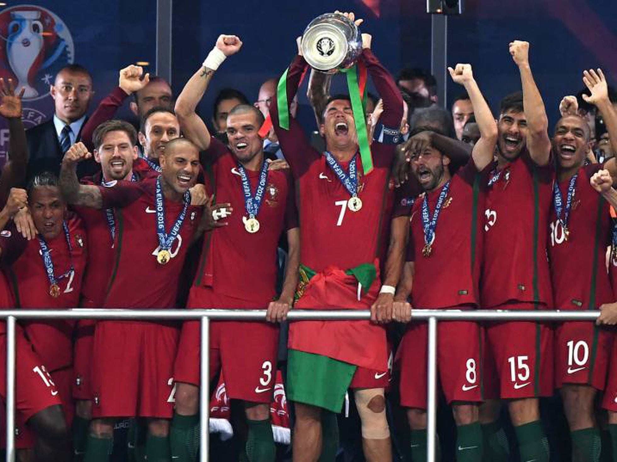 À grande e à francesa. Portugal é campeão da Europa