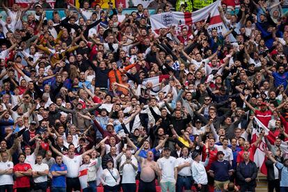 Torcedores da Inglaterra em Wembley, no duelo das oitavas de final entre a Inglaterra e a Alemanha. 