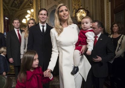Ivanka Trump com seu marido Jared Kushner e seus filhos no Capitólio.