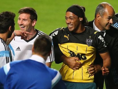 Messi e o sósia do Ronaldinho.