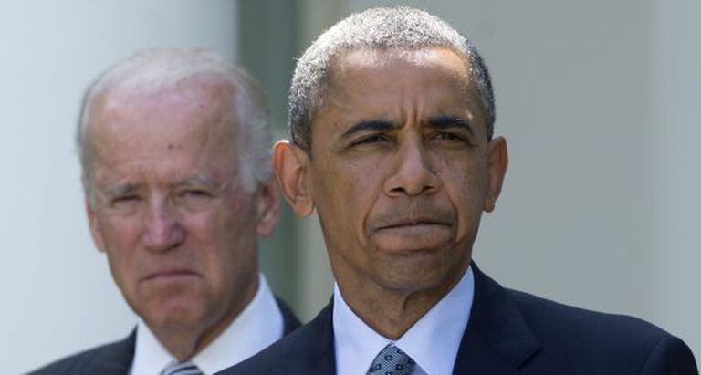 Barack Obama, acompanhado do vice-presidente Joe Biden, na segunda-feira na Casa Branca.