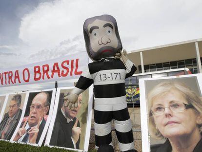 Protesto contra Lula em frente ao STF.