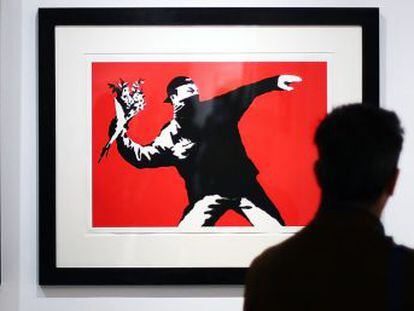 ‘Guerra, Capitalismo e Liberdade’ reúne 150 obras na maior exposição do artista de rua já realizada em museu ou galeria e reacende o debate sobre a mercantilização de suas obras