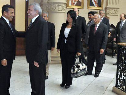 O presidente do Per&uacute;, Ollanta Humala com pol&iacute;ticos de seu pa&iacute;s. / EFE