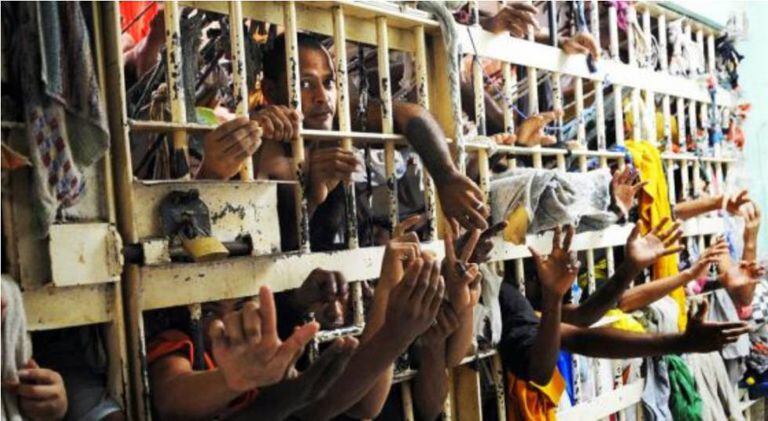 Presos amontoados em Pedrinhas, no Maranhão.