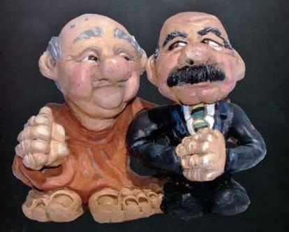Escultura que mostra o ex-presidente José Sarney (direita).