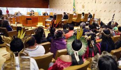 Indígenas acompanham julgamento no Supremo Tribunal Federal sobre reservas no Mato Grosso.
