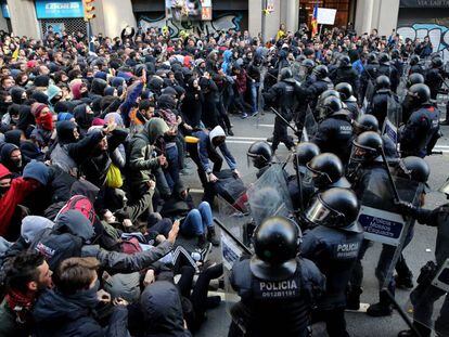 Separatistas protestam contra reunião do Governo espanhol em Barcelona
