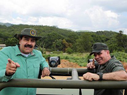 Nicolás Maduro visita instalações militares em Caracas.