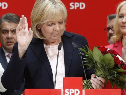 A candidata do SPD na Renânia do Norte-Vestfália, Hannelore Kraft, anunciou sua renúncia após os péssimos resultados obtidos nas eleições regionais.