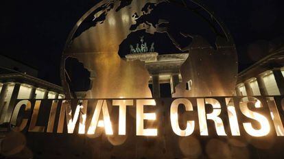 Greenpeace faz protesto contra mudança climática em Berlim nesta segunda-feira, 11