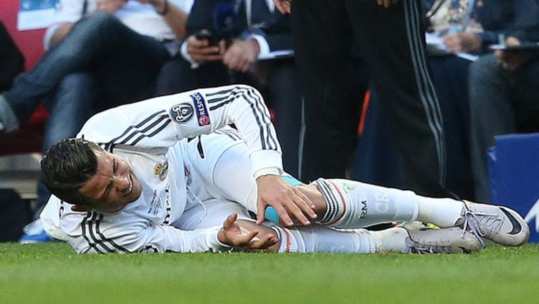 Cristiano sente o joelho na final da Liga dos Campeões.