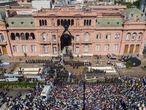 Soccer fans gather outside the presidential palace waiting to see the casket of Diego Maradona in Buenos Aires, Argentina, Thursday, Nov. 26, 2020. The Argentine soccer great who led his country to the 1986 World Cup title died Wednesday at the age of 60. (AP Photo/Mario De Fina)