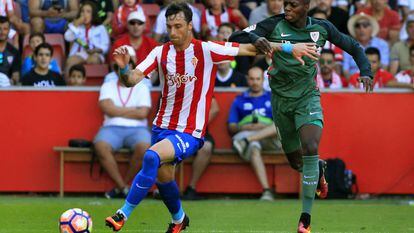 Williams e Amorebieta, em jogo pela primeira rodada do Espanhol.