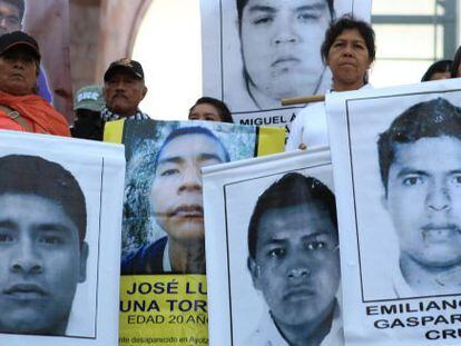 Fotos dos estudantes na marcha desta sexta na Cidade do México.