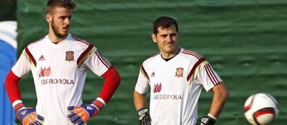 De Gea e Casillas, em um treino da seleção, em Minsk.