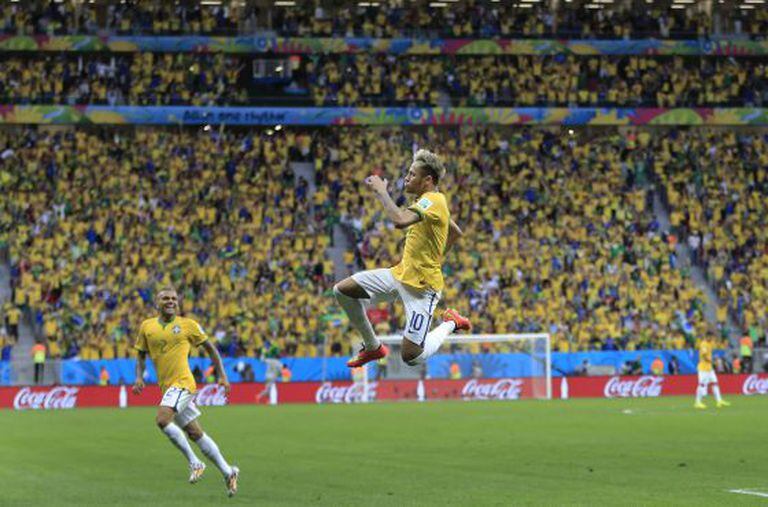 Jogo Camarões x Brasil na Copa.